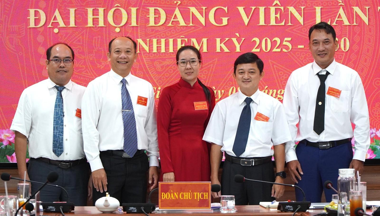 Đồng chí Lê Hồng Thắm giữ chức Bí thư Đảng ủy Cơ quan Đoàn đại biểu Quốc hội và HĐND tỉnh An Giang