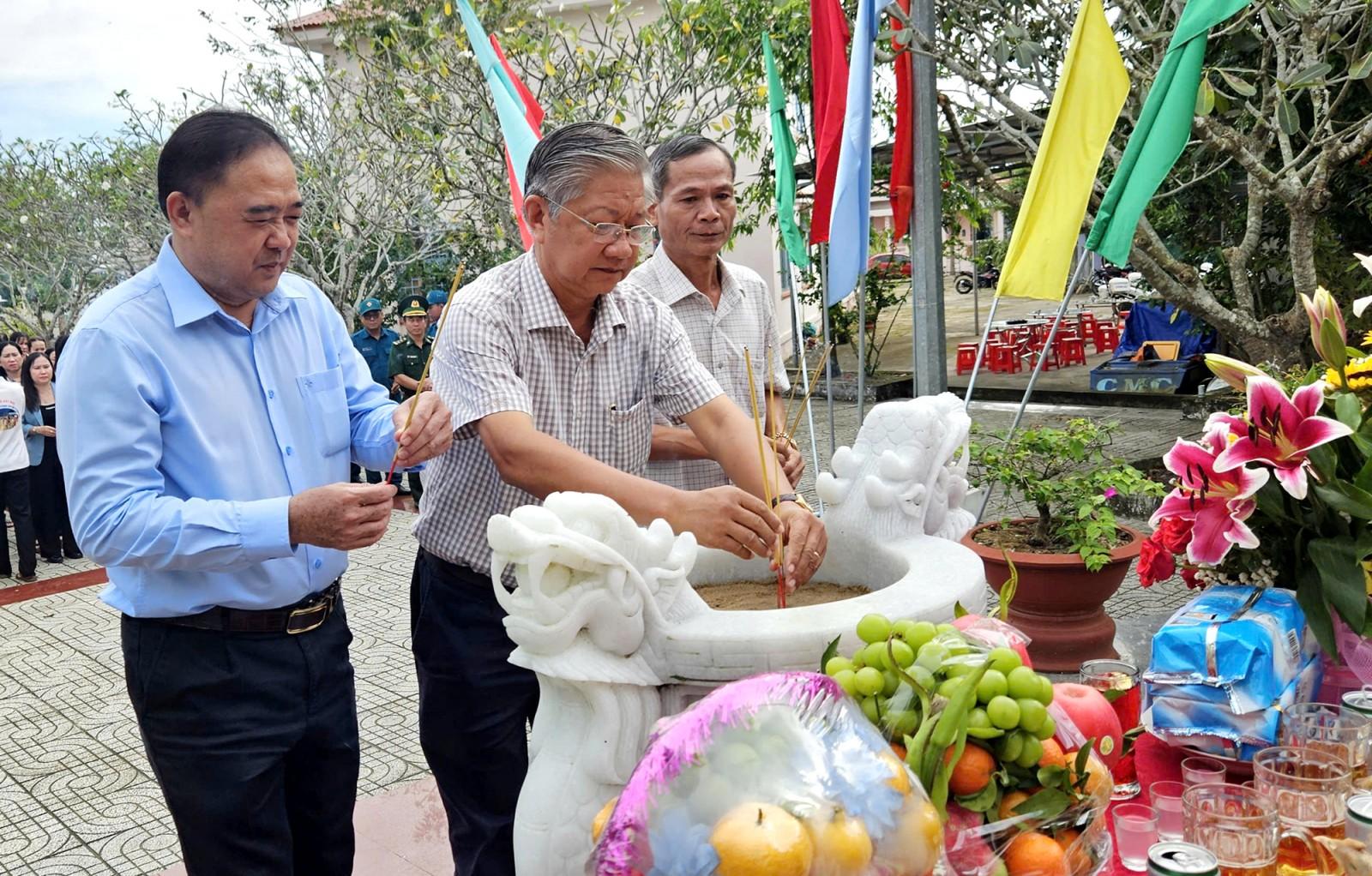 UBND xã Ba Chúc tổ chức lễ kỷ niệm 103 năm Ngày sinh cố Thủ tướng Võ Văn Kiệt