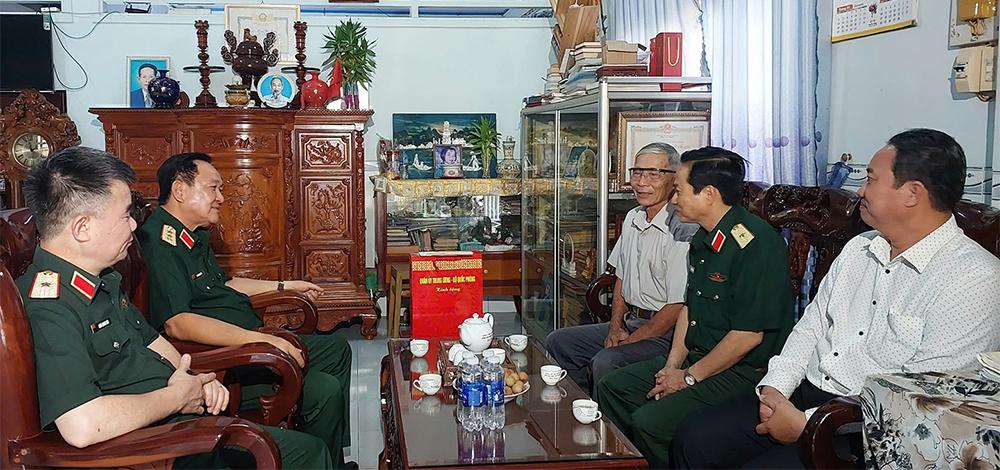 Quân ủy Trung ương thăm, tặng quà đại tá, Anh hùng Lực lượng vũ trang Nhân dân Huỳnh Trí