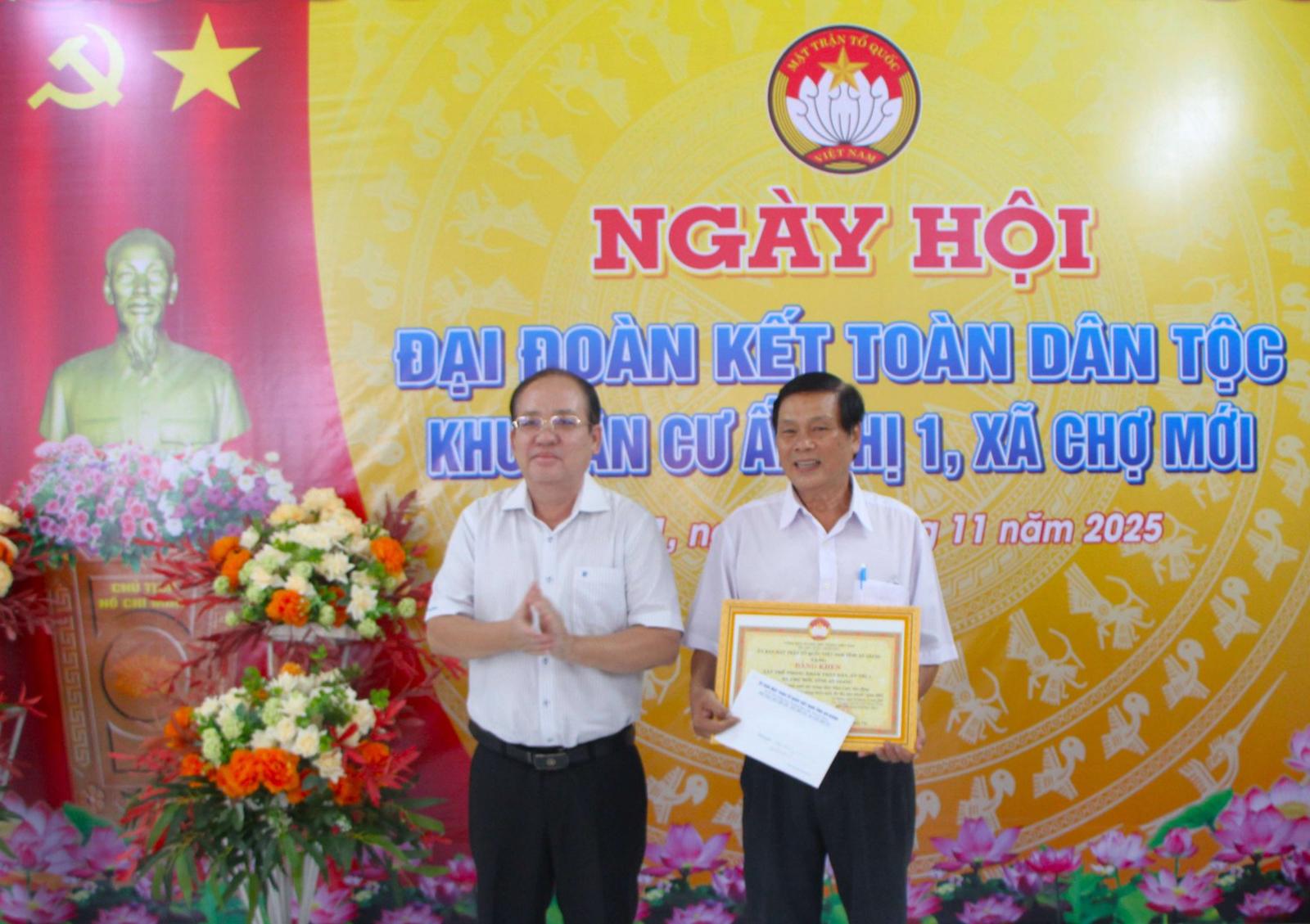Phó Chủ tịch Thường trực UBND tỉnh An Giang Nguyễn Thanh Phong dự Ngày hội Đại đoàn kết ấp Thị 1, xã Chợ Mới