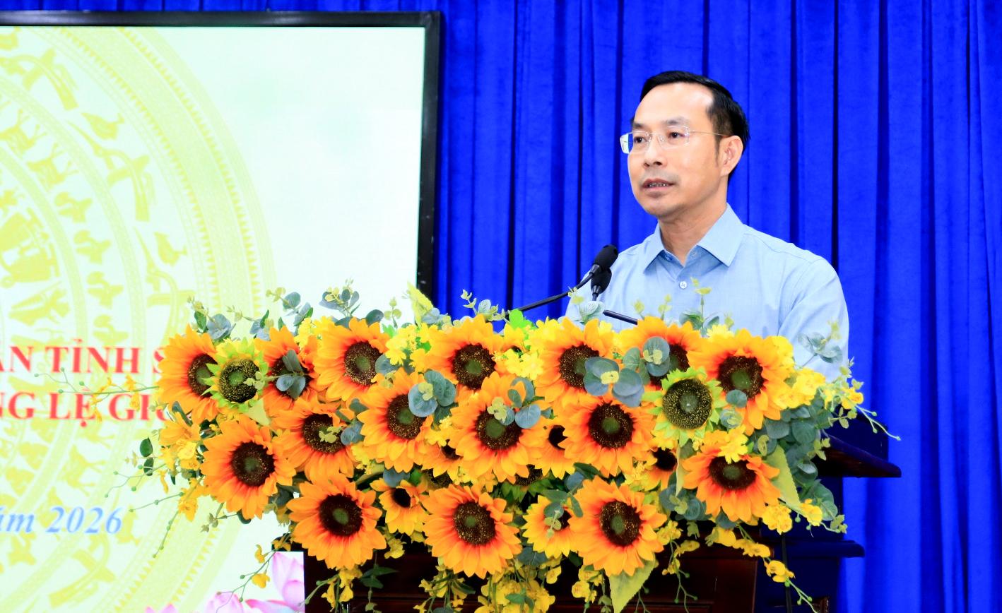 Đại biểu HĐND tỉnh tiếp xúc cử tri hai phường Long Xuyên và Bình Đức Phó Bí Thư Thường trực Tỉnh ủy, Chủ tịch HĐND tỉnh An Giang Nguyễn Thanh Nhàn phát biểu giải trình ý kiến cử tri