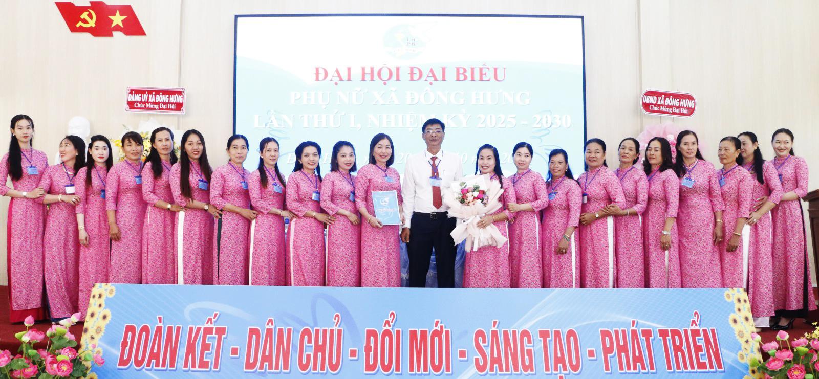 Hội Liên hiệp Phụ nữ xã Đông Hưng tổ chức đại hội đại biểu lần thứ I Phó Bí thư Thường trực Đảng ủy, Chủ tịch HĐND xã Đông Hưng Nguyễn Hoàng Ân trao quyết định cho Ban Chấp hành Hội Liên hiệp Phụ nữ xã Đông Hưng khóa I với 21 đồng chí, nhiệm kỳ 2025-2030.