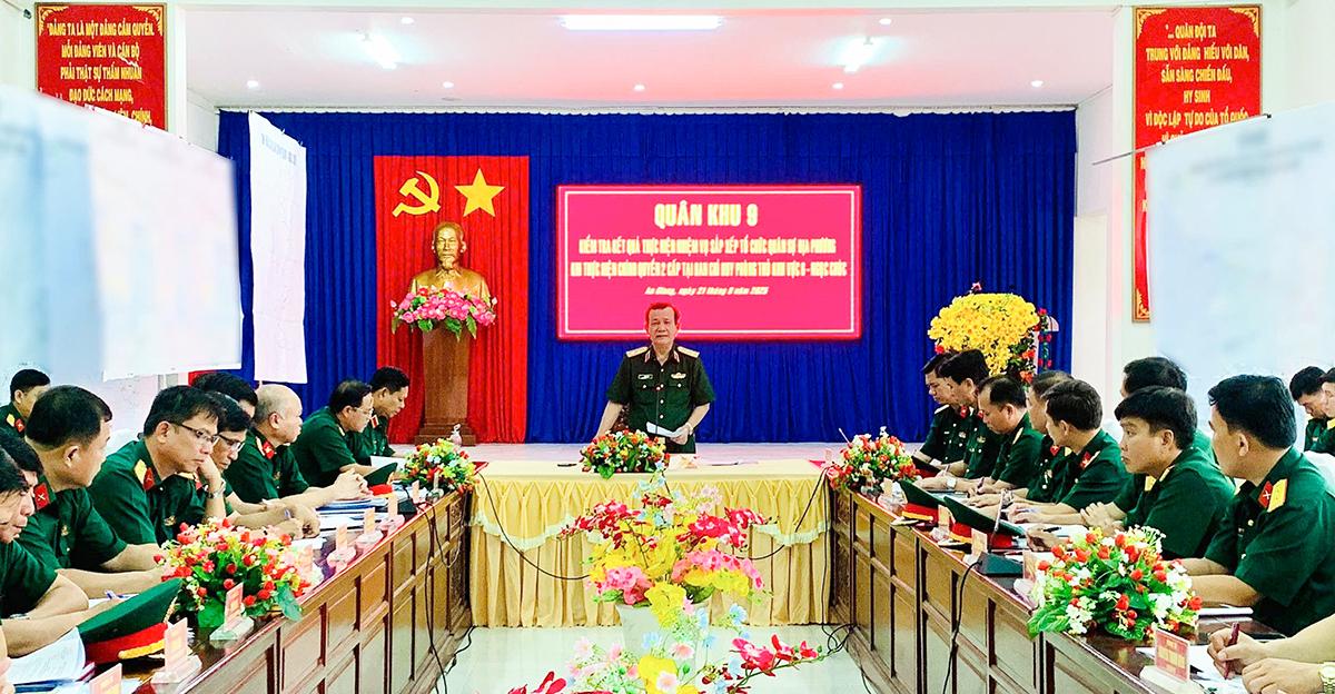 Chính ủy Quân khu 9 Hồ Văn Thái kiểm tra tại An Giang