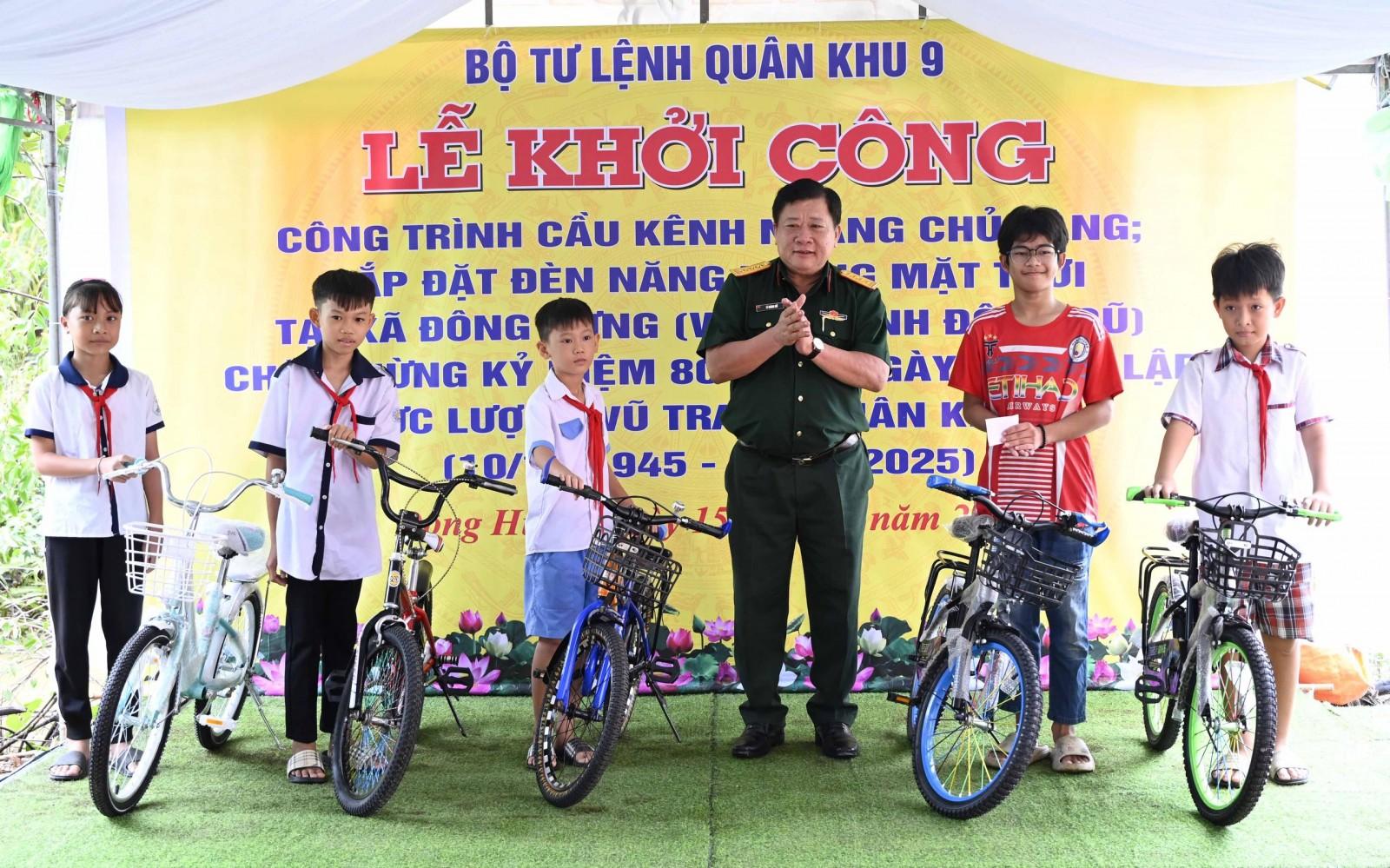 Quân khu 9 hỗ trợ xây dựng cầu tại An Giang