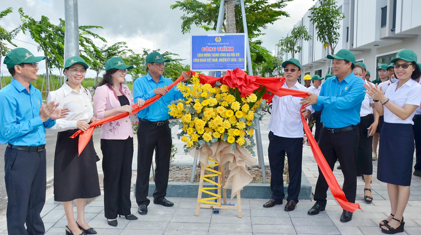 CIC Boulevard được gắn biển công trình thi đua cấp Tổng Liên đoàn Lao động Việt Nam
