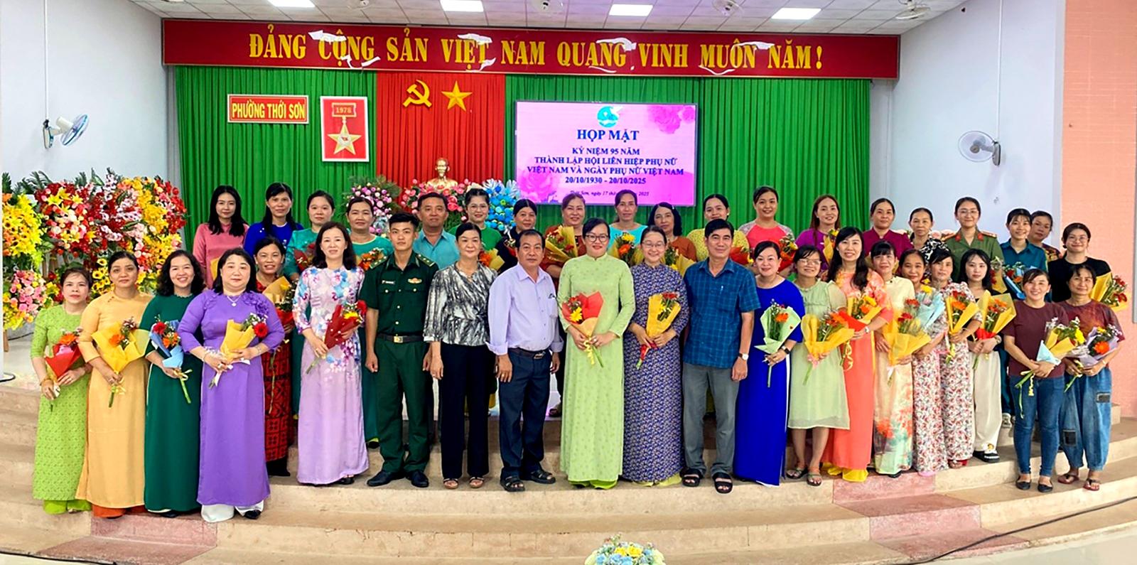 Chăm lo cho phụ nữ vùng biên