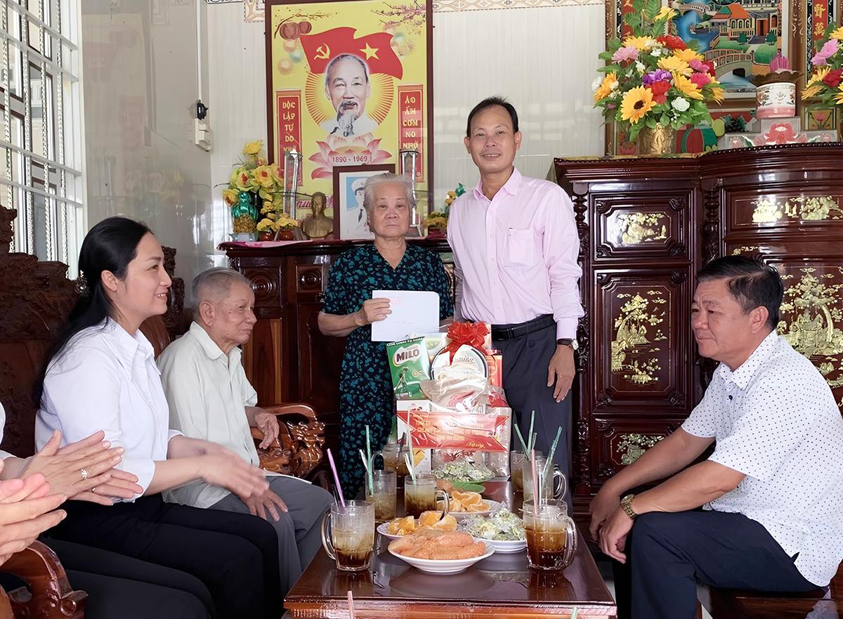 Các địa phương tổ chức viếng Nghĩa trang Liệt sĩ và tri ân người có công