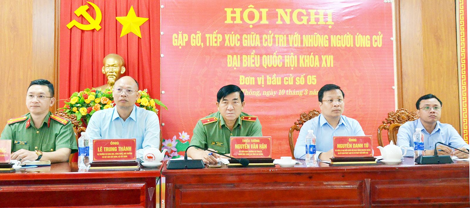 Ứng cử viên đại biểu Quốc hội, đơn vị số 5 tiếp xúc cử tri phường Vĩnh Thông và xã Tân Hội