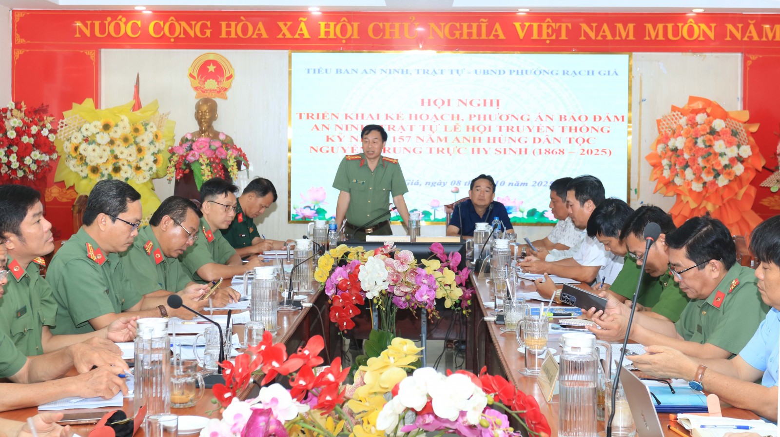 Đại tá Đào Hải Đăng Phó Giám đốc Công an tỉnh, Trưởng Tiểu ban an ninh trật tự và sức khỏe lễ hội phát biểu chỉ đạo