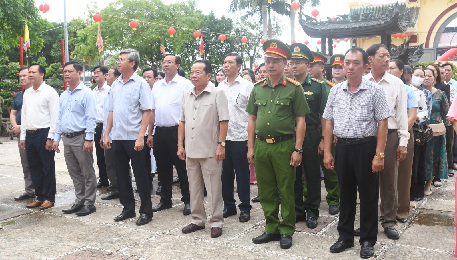 Phường Hà Tiên tổ chức lễ dâng hương tưởng nhớ bà Mạc Mi Cô và ông Mạc Thiên Tích