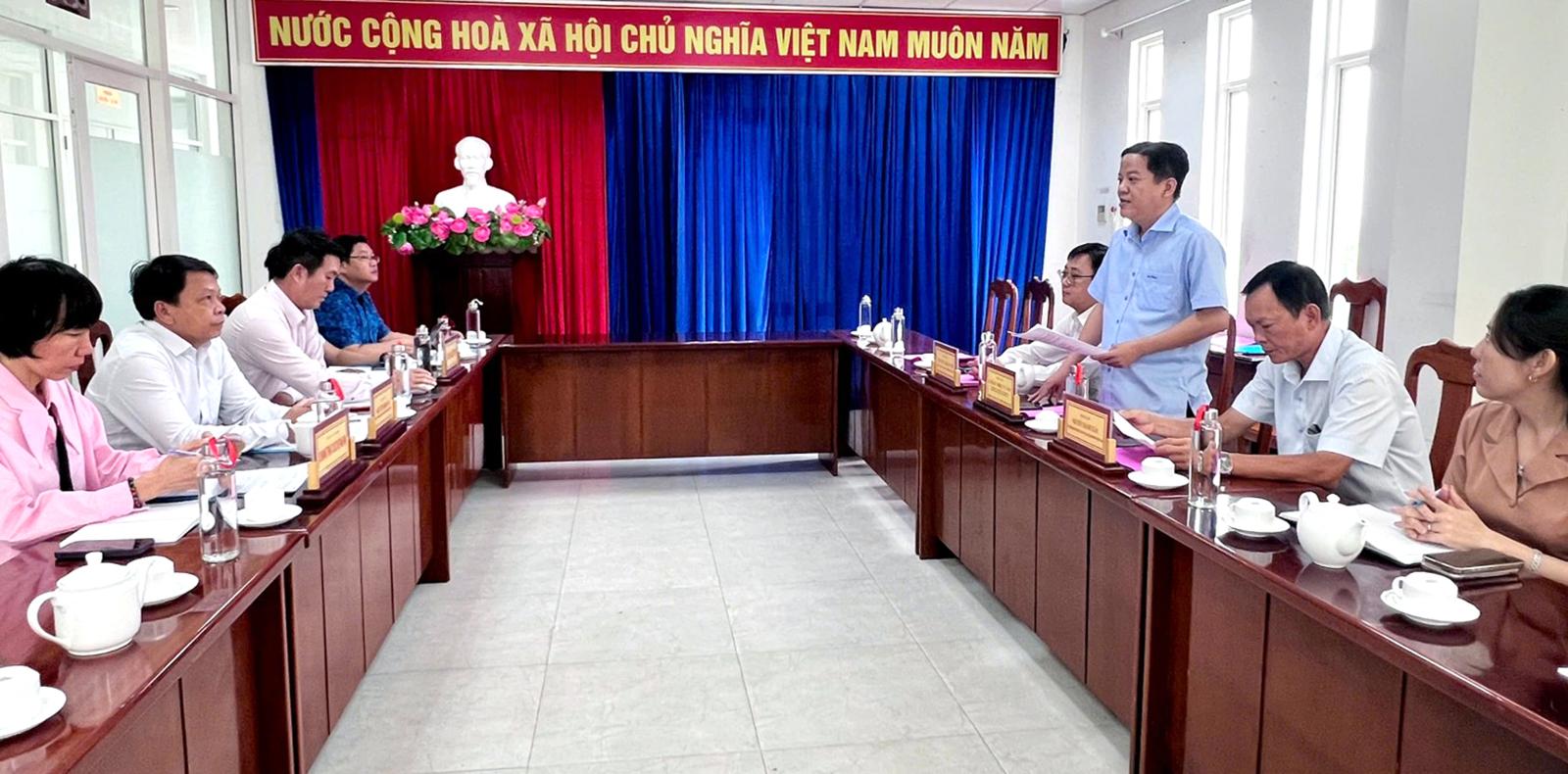 Kiểm tra công tác tuyên truyền, cổ động phục vụ Đại hội đại biểu Đảng bộ tỉnh An Giang lần thứ I tại 2 xã, phường