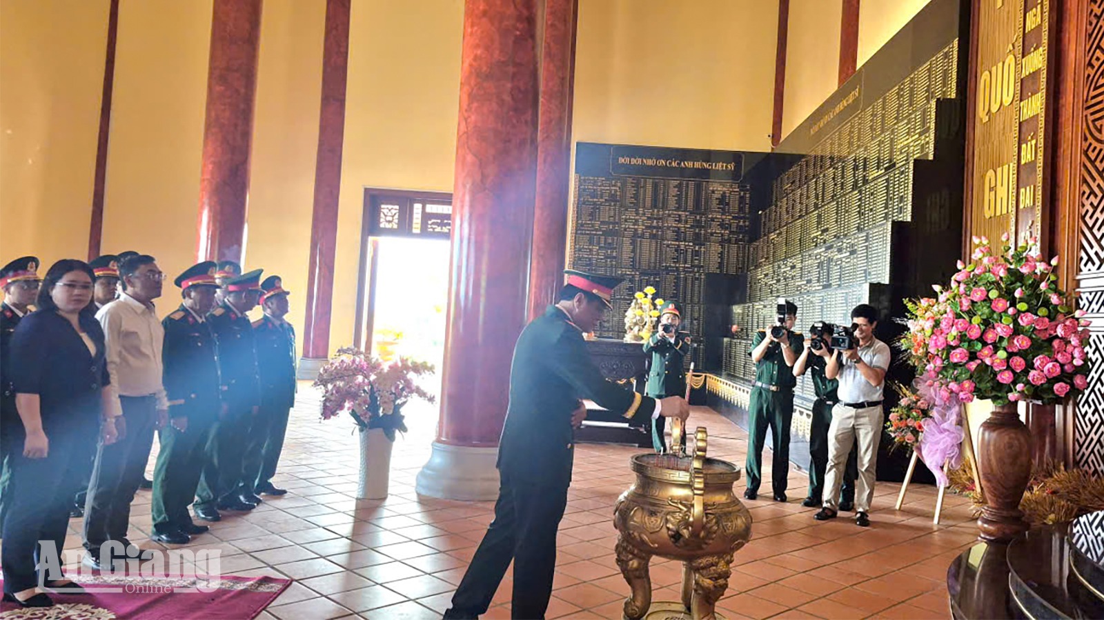Bộ Tư lệnh Quân khu 9 dâng hương tri ân các anh hùng liệt sĩ tại Phú Quốc