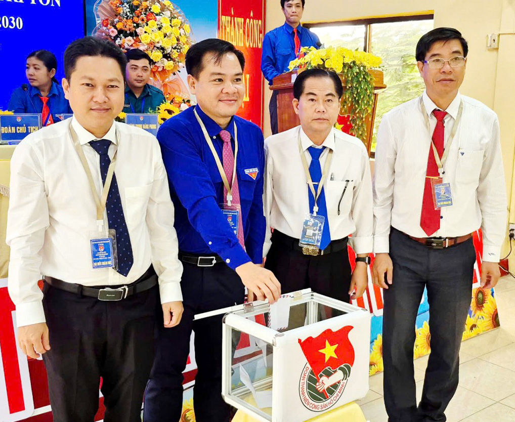 Đại hội đại biểu Đoàn Thanh niên Cộng sản Hồ Chí Minh Xã Tri Tôn lần thứ I