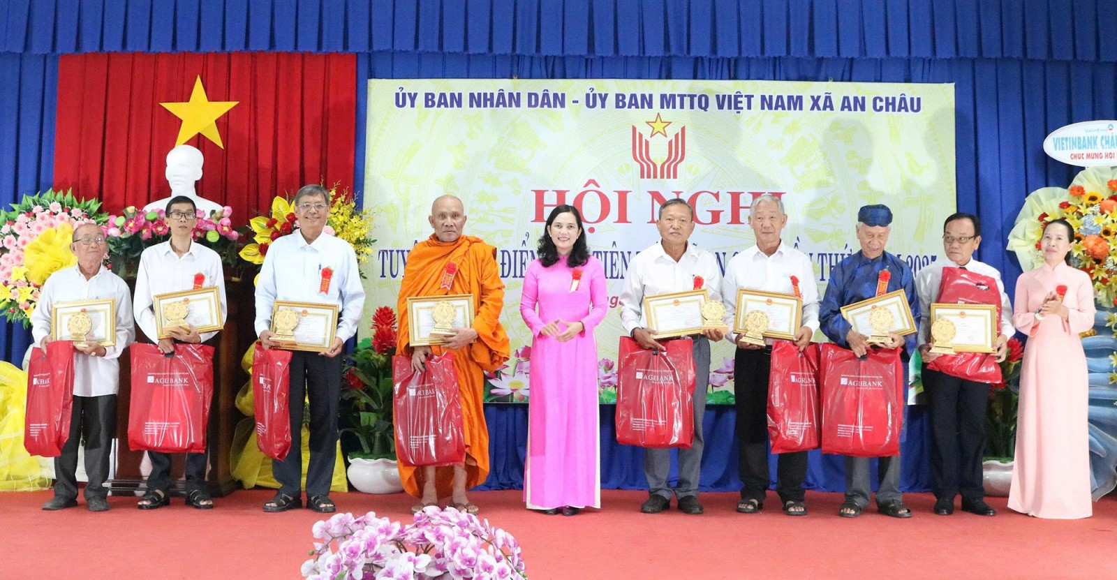 Các địa phương tuyên dương điển hình tiên tiến