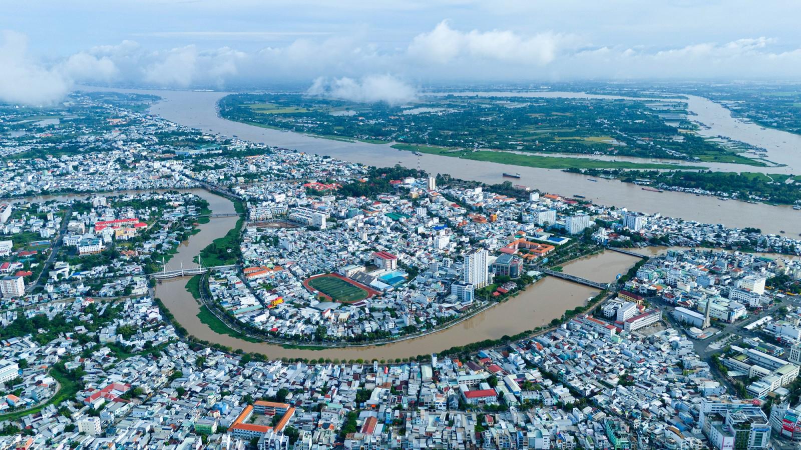 Phát triển Long Xuyên thành trung tâm đô thị, thương mại, dịch vụ, văn minh, hiện đại, nghĩa tình