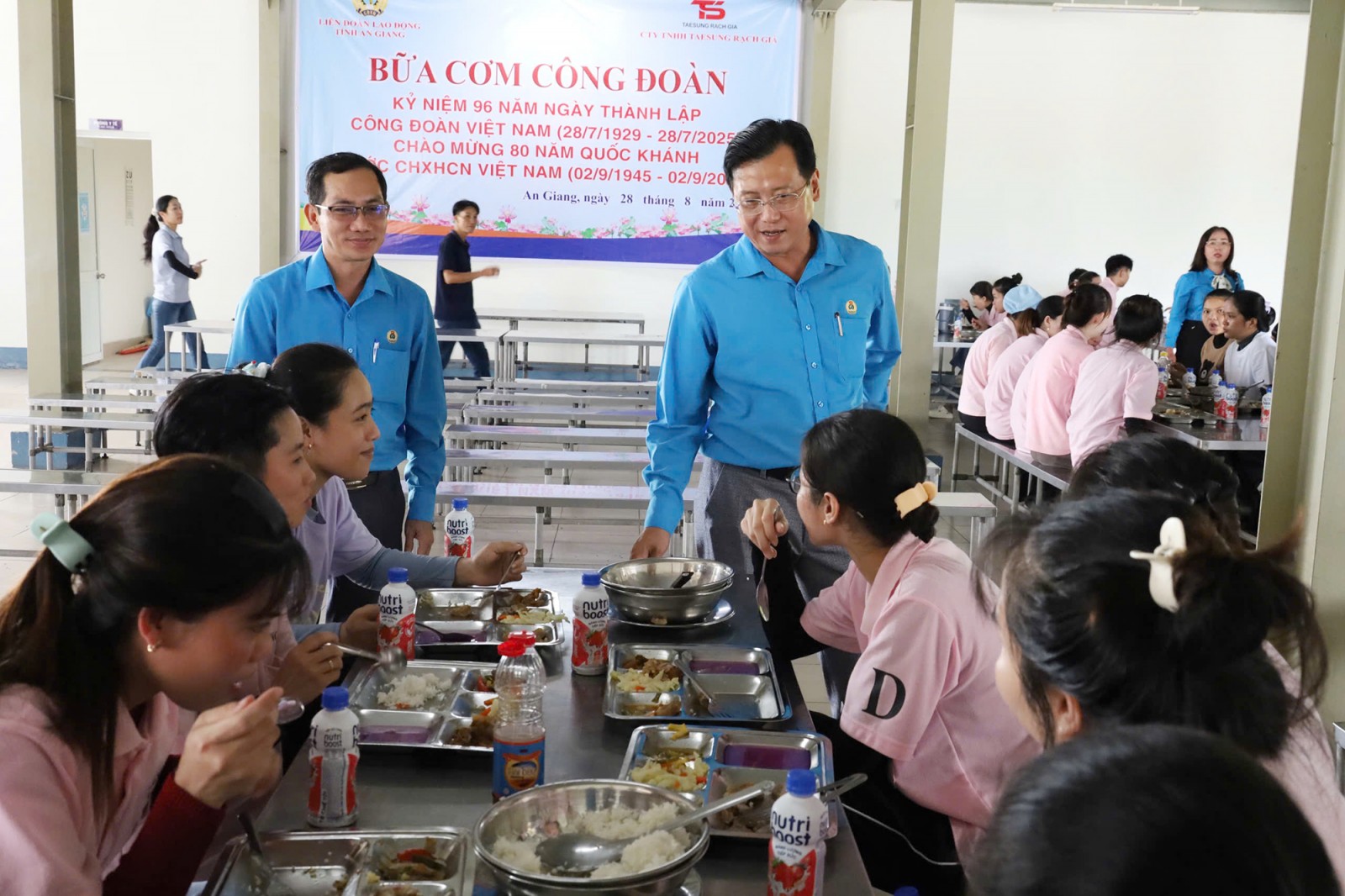 Công đoàn tỉnh An Giang thăm doanh nghiệp và bàn giao “Mái ấm Công đoàn”
