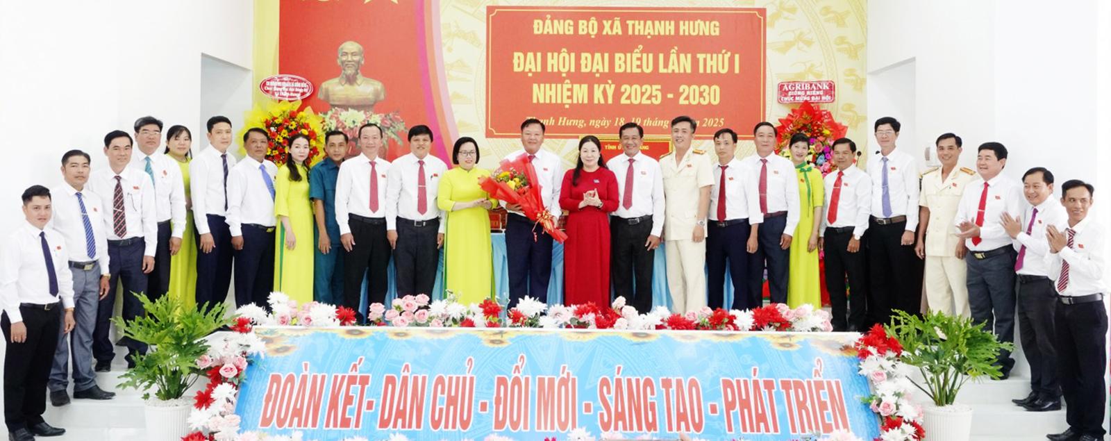 Phó Chủ tịch Thường trực HĐND tỉnh An Giang Lê Hồng Thắm chỉ đạo Đại hội Đảng bộ xã Thạnh Hưng
