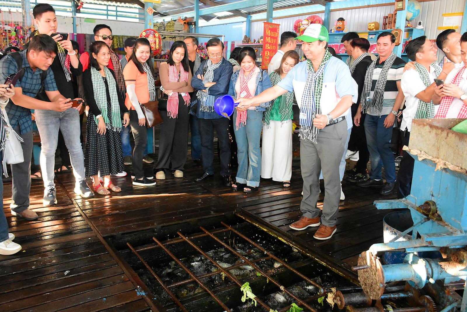 Làng nổi trên sông