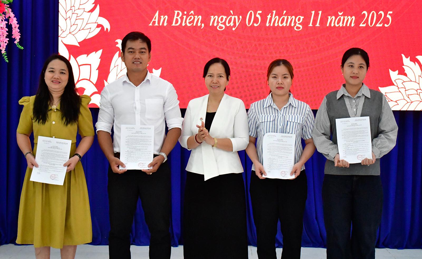 Bồi dưỡng nhận thức về Đảng cho hơn 80 quần chúng ưu tú