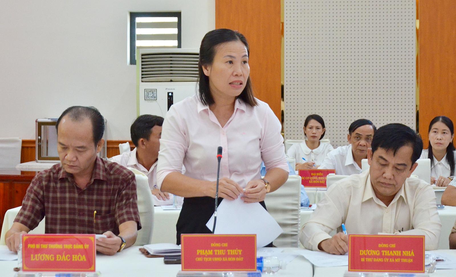 Phó Chủ tịch UBND tỉnh Nguyễn Thị Minh Thúy làm việc với 5 xã về tình hình phát triển kinh tế - xã hội