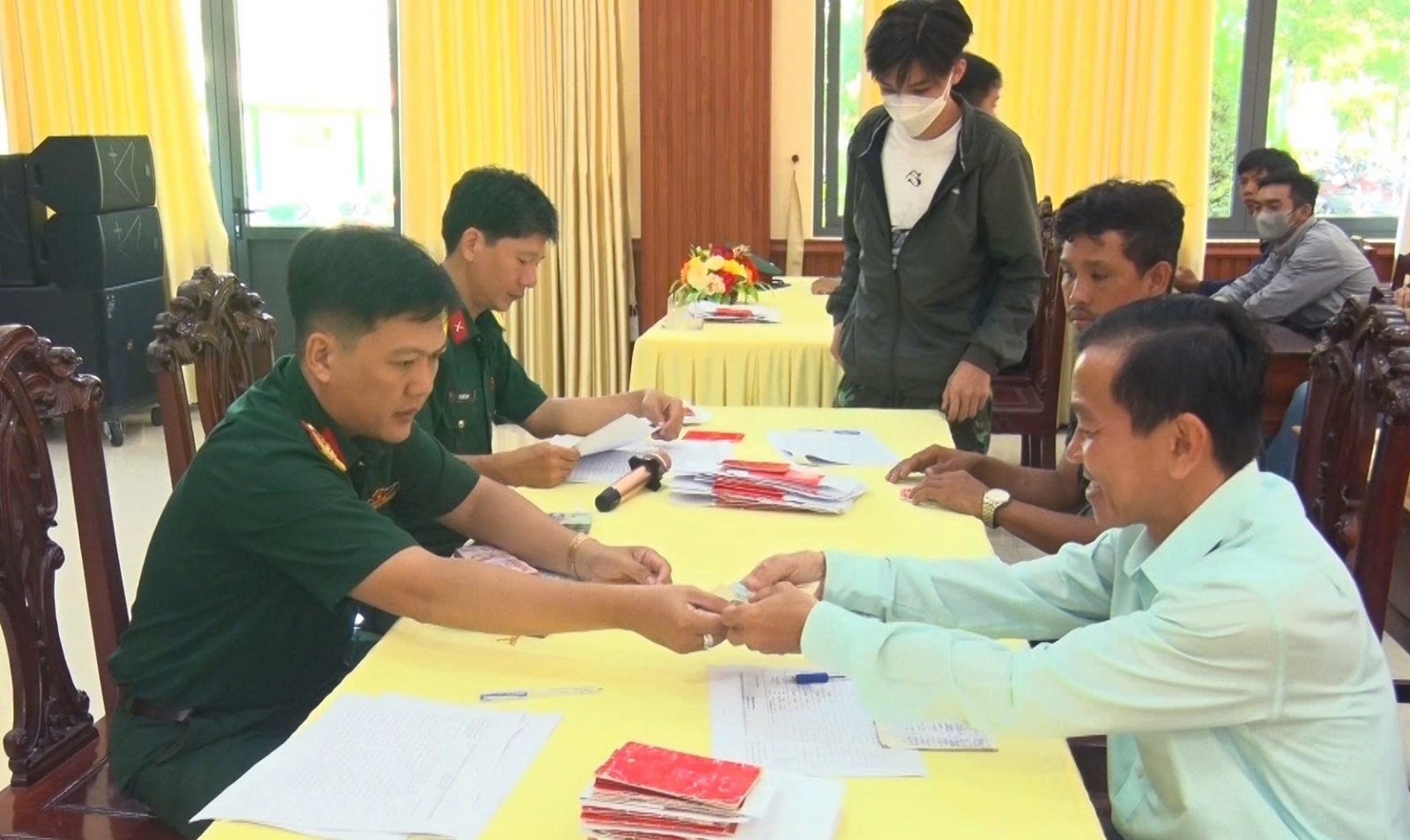 Ban Chỉ huy phòng thủ Khu vực 2 - Long Xuyên chi trả phụ cấp trách nhiệm cho quân nhân dự bị quý III/2025 Chi trả phụ cấp trách nhiệm quý III năm 2025 cho cán bộ khung B