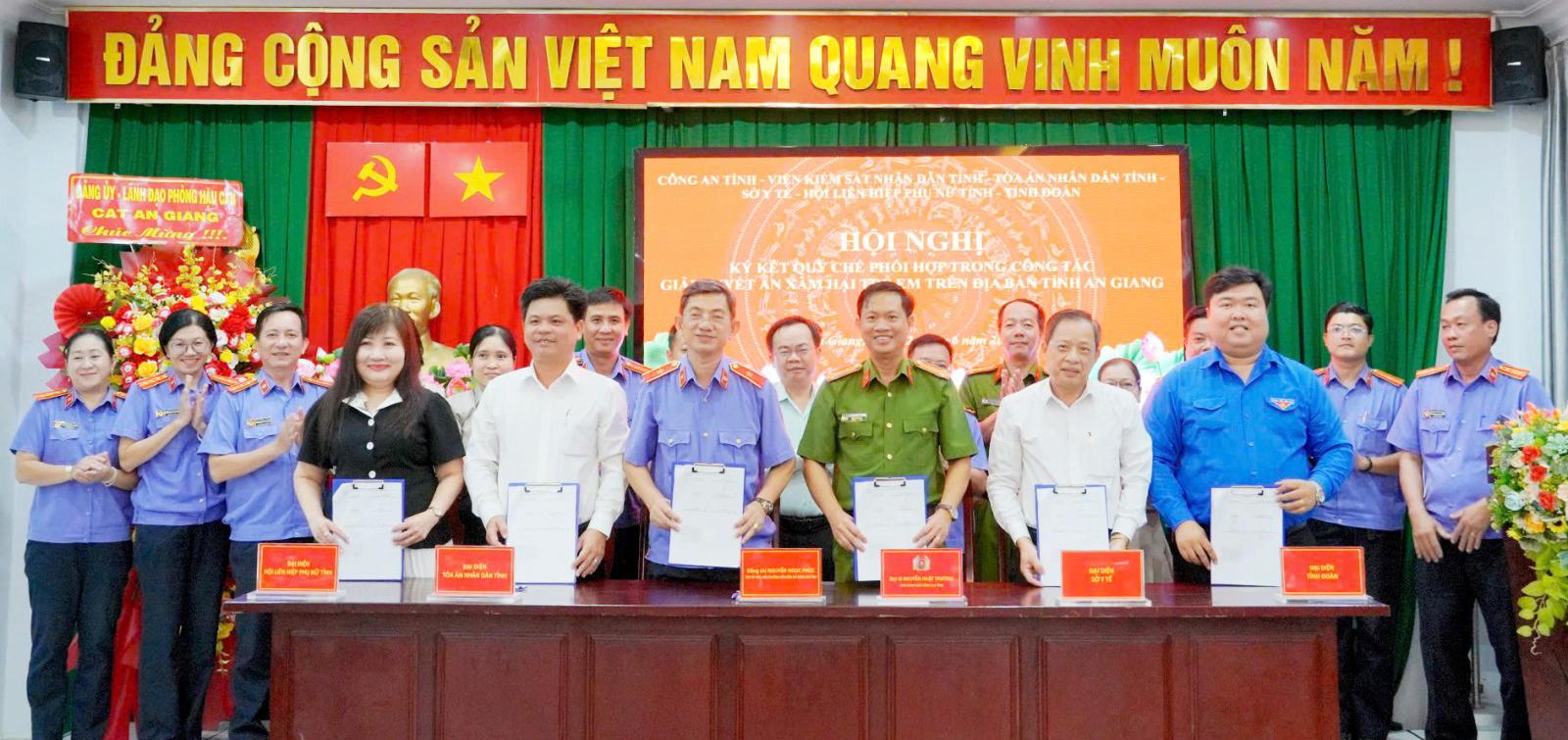 6 cơ quan tỉnh An Giang ký quy chế phối hợp giải quyết án xâm hại trẻ em Các đơn vị ký kết Quy chế phối hợp
