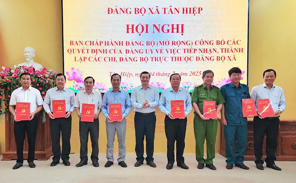 Tiếp nhận, thành lập 59 chi bộ, đảng bộ trực thuộc Đảng bộ xã Tân Hiệp