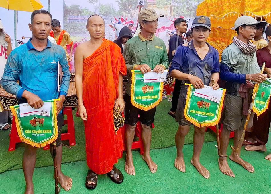 Sôi nổi Hội đua bò truyền thống chùa Rô lần thứ 11 năm 2025