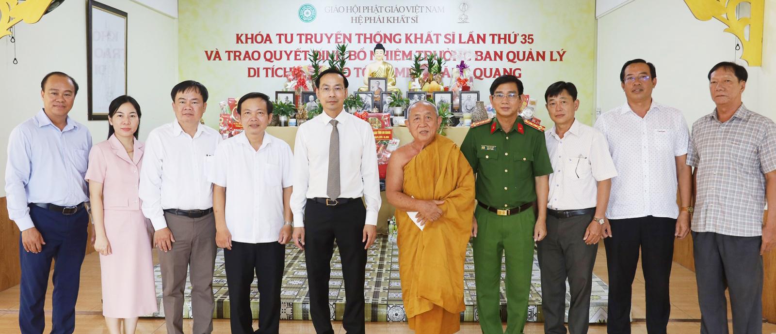 Phó Bí thư Thường trực Tỉnh ủy, Chủ tịch HĐND tỉnh An Giang Nguyễn Thanh Nhàn thăm cơ sở thờ tự tại phường Rạch Giá và Hà Tiên