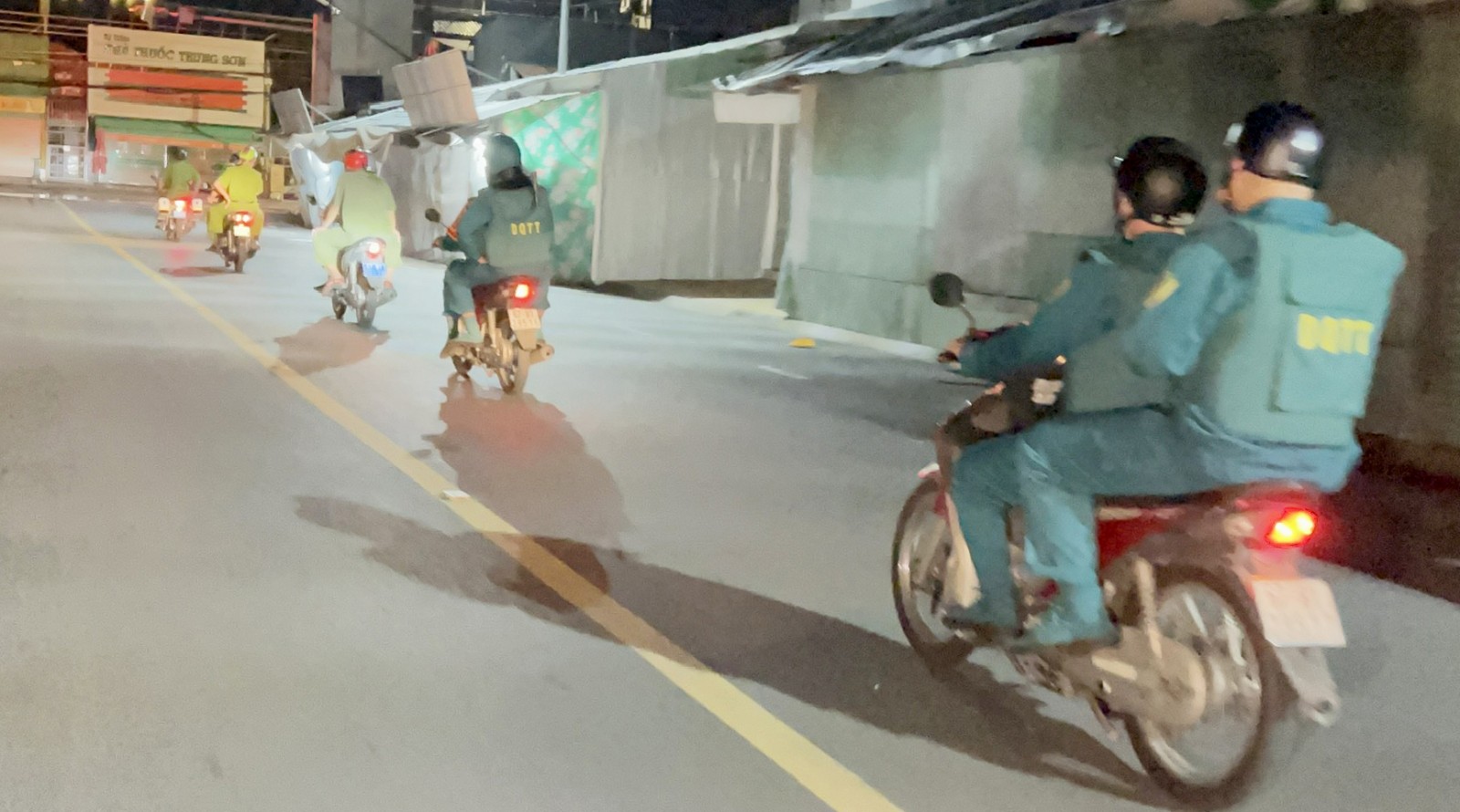 Công an lắng nghe Nhân dân