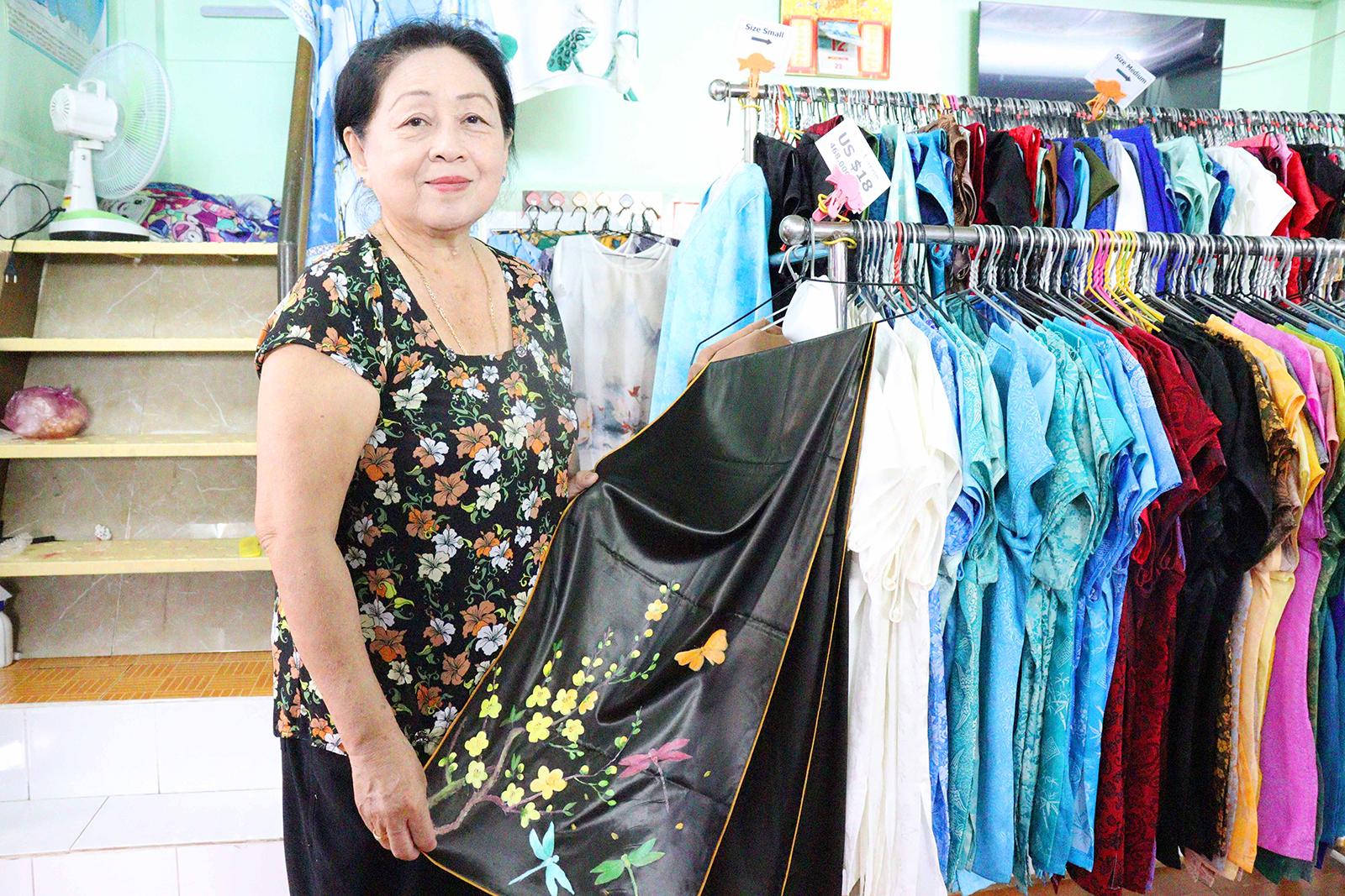 Về xứ tằm tang