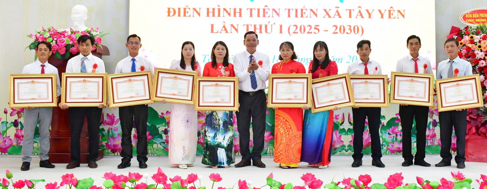 Biểu dương, khen thưởng nhiều điển hình tiên tiến