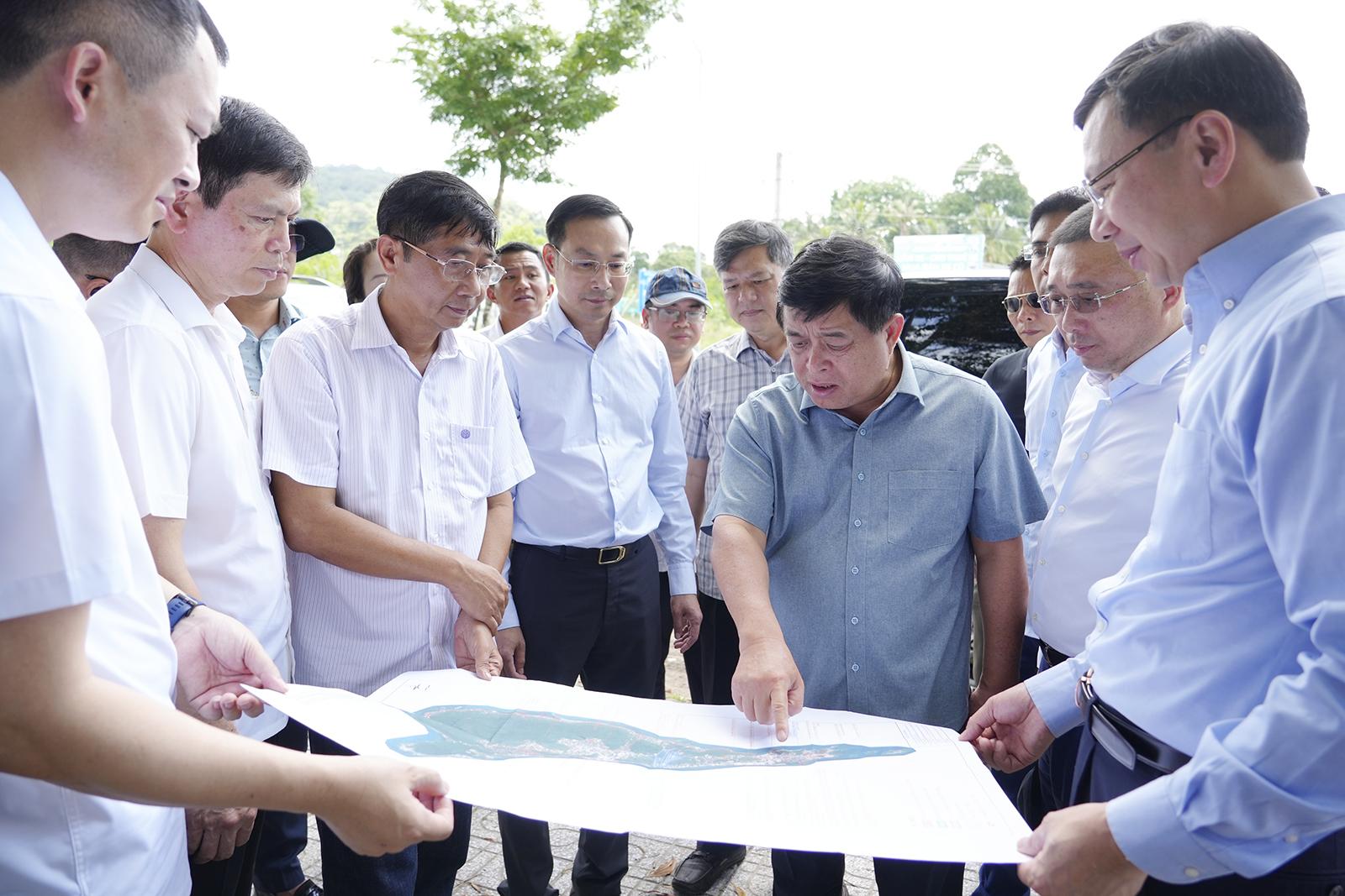 Phấn đấu hoàn thành các dự án, công trình phục vụ APEC 2027 trước từ 3 đến 6 tháng