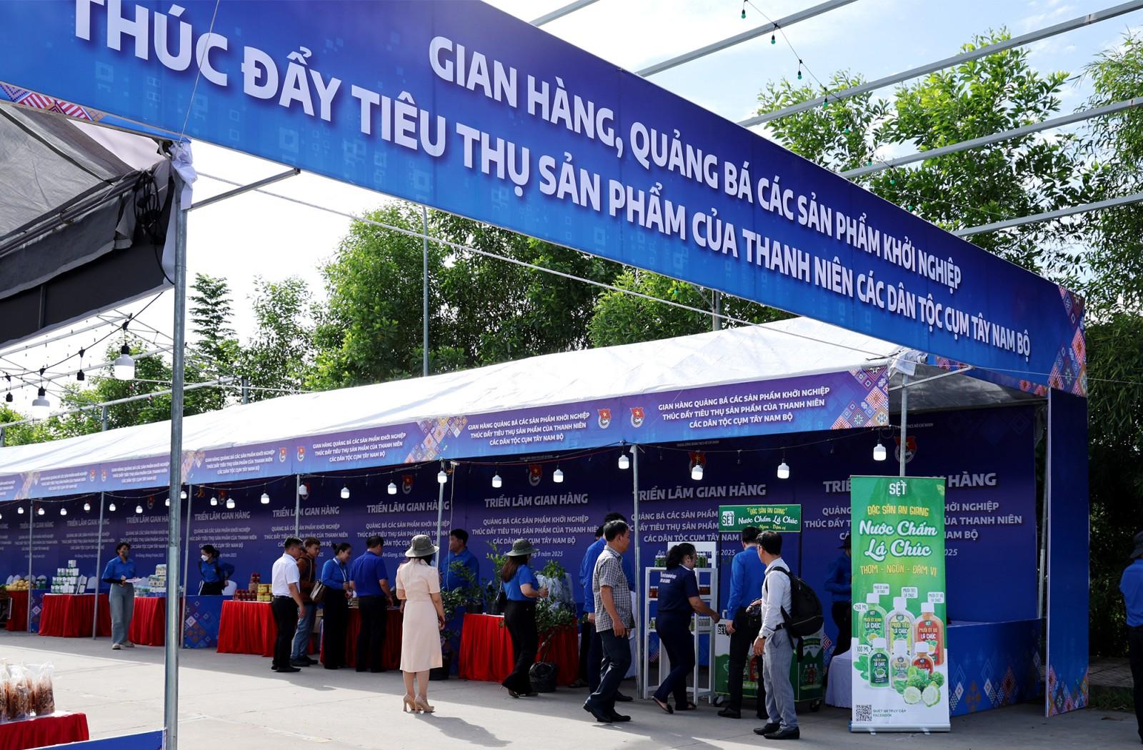Khai mạc triển lãm quảng bá sản phẩm khởi nghiệp, thúc đẩy tiêu thụ sản phẩm của thanh niên dân tộc và miền núi các tỉnh Tây Nam Bộ