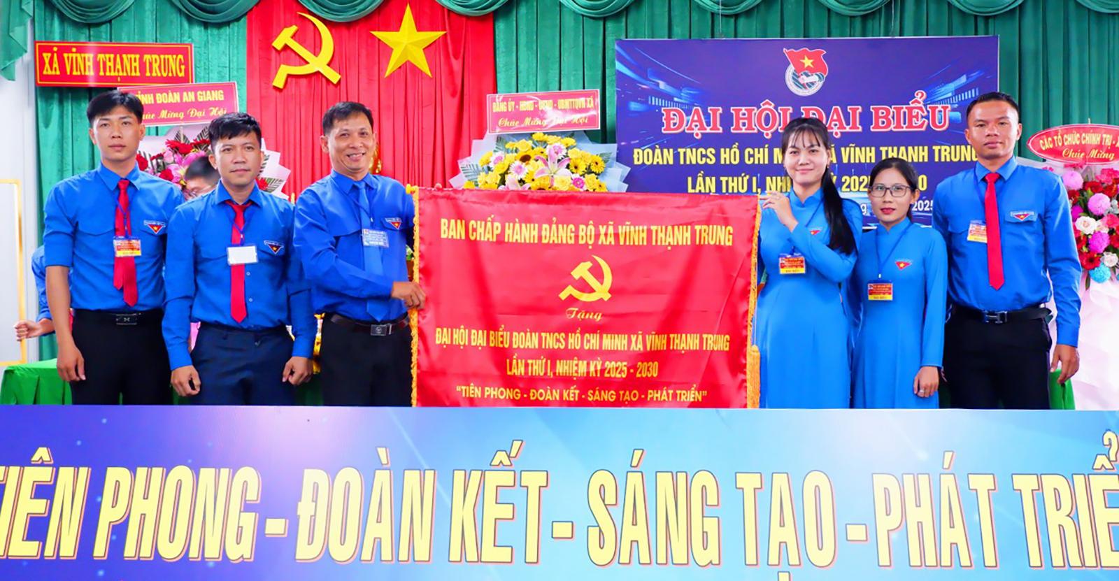 Tuổi trẻ Vĩnh Thạnh Trung: Tiên phong - Đoàn kết - Sáng tạo - Phát triển