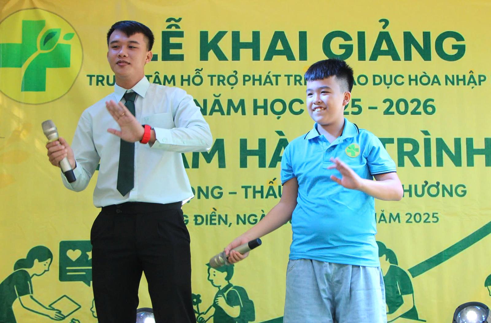 Lễ khai giảng đặc biệt ở ngôi trường giáo dục hòa nhập