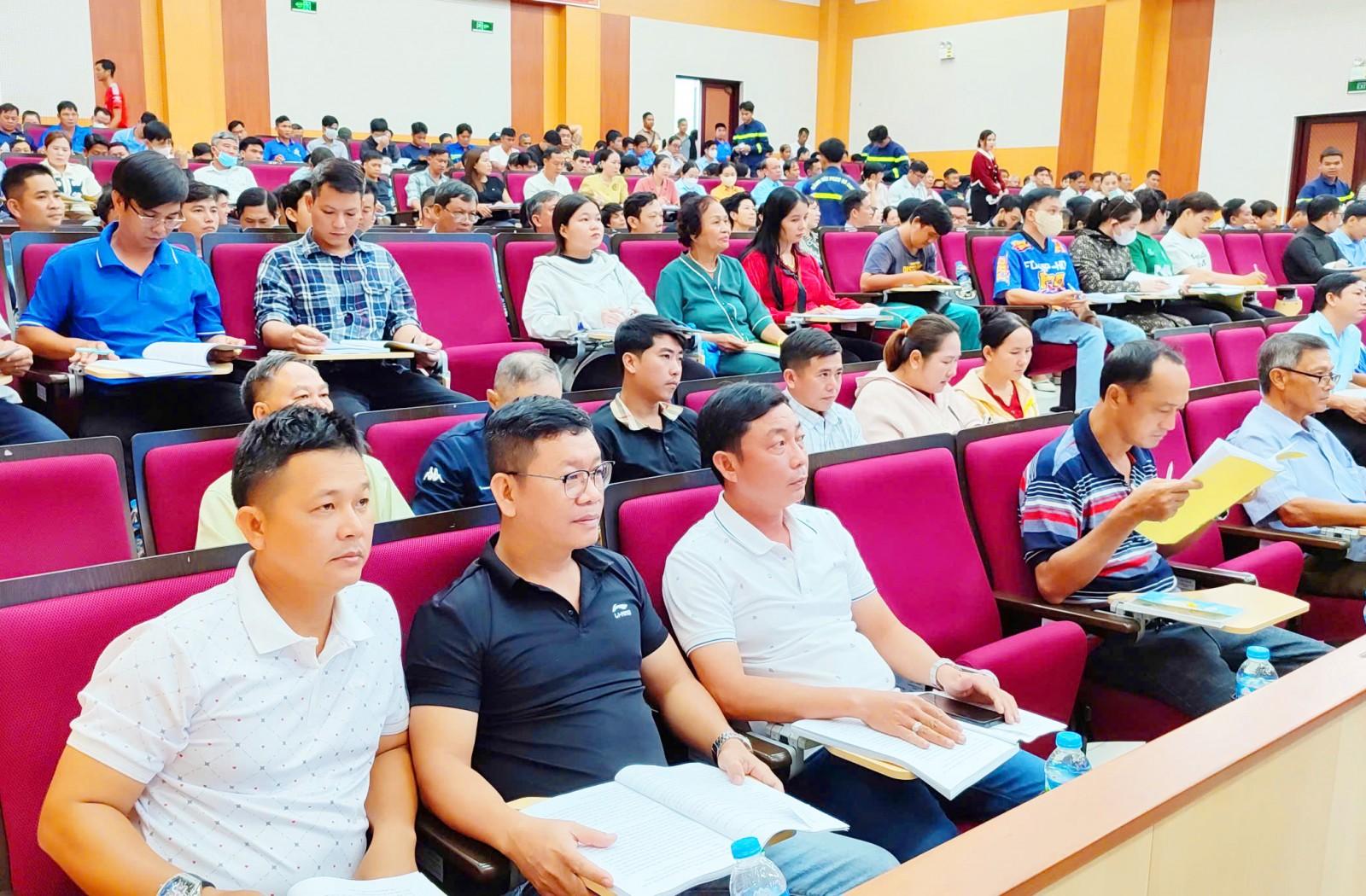 Tập huấn kiến thức, kỹ năng phòng cháy, chữa cháy cho các hộ kinh doanh, đại diện cơ sở sản xuất tại 5 xã