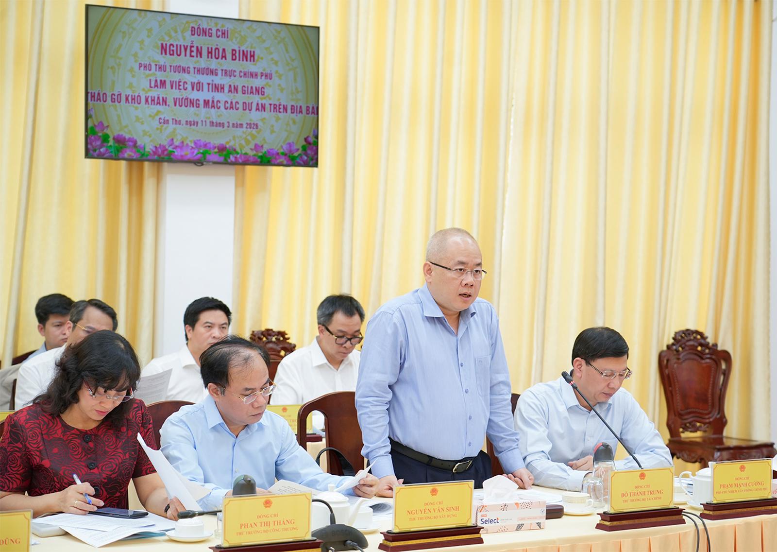 Phó Thủ tướng Thường trực Chính phủ Nguyễn Hòa Bình làm việc với UBND tỉnh An Giang