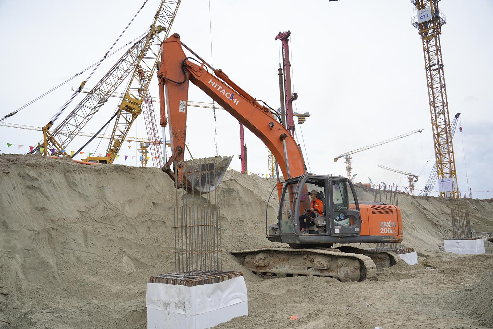 UBND tỉnh An Giang nghe báo cáo tiến độ triển khai các công trình, dự án phục vụ Hội nghị APEC 2027