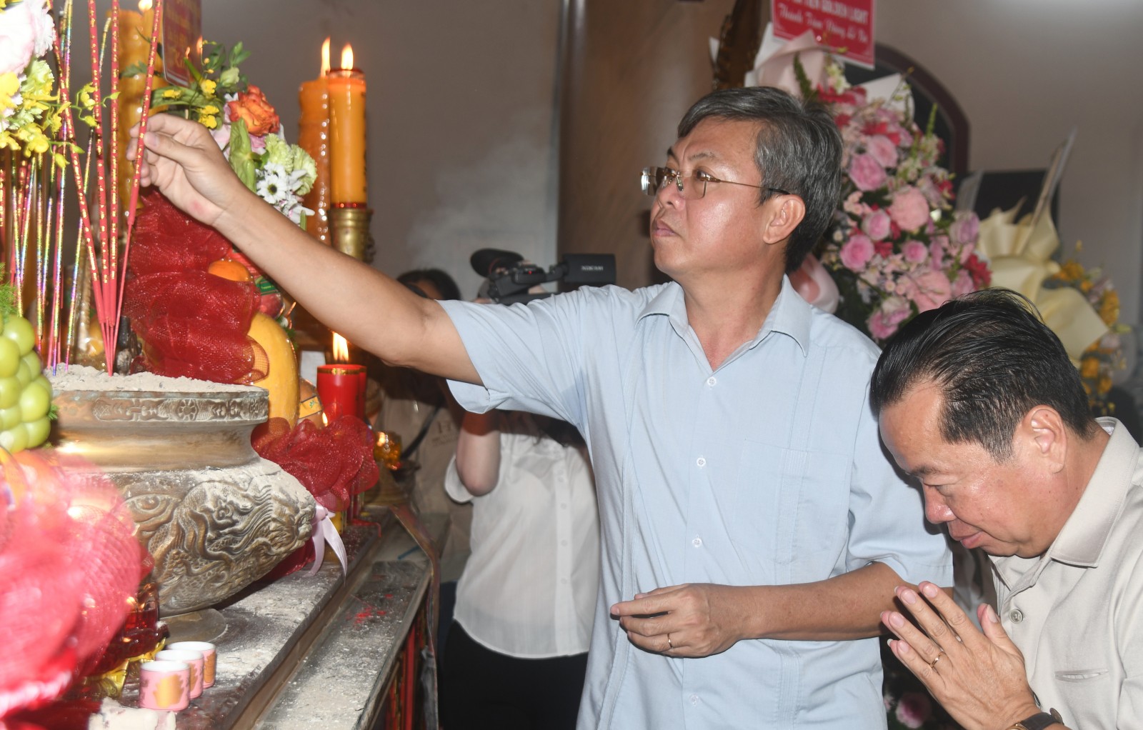 Phường Hà Tiên tổ chức lễ dâng hương tưởng nhớ bà Mạc Mi Cô và ông Mạc Thiên Tích