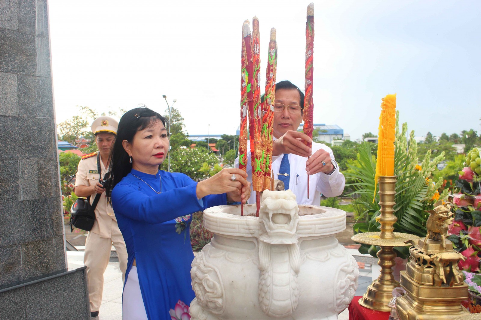 Lãnh đạo tỉnh An Giang viếng Nghĩa trang Liệt sĩ tỉnh