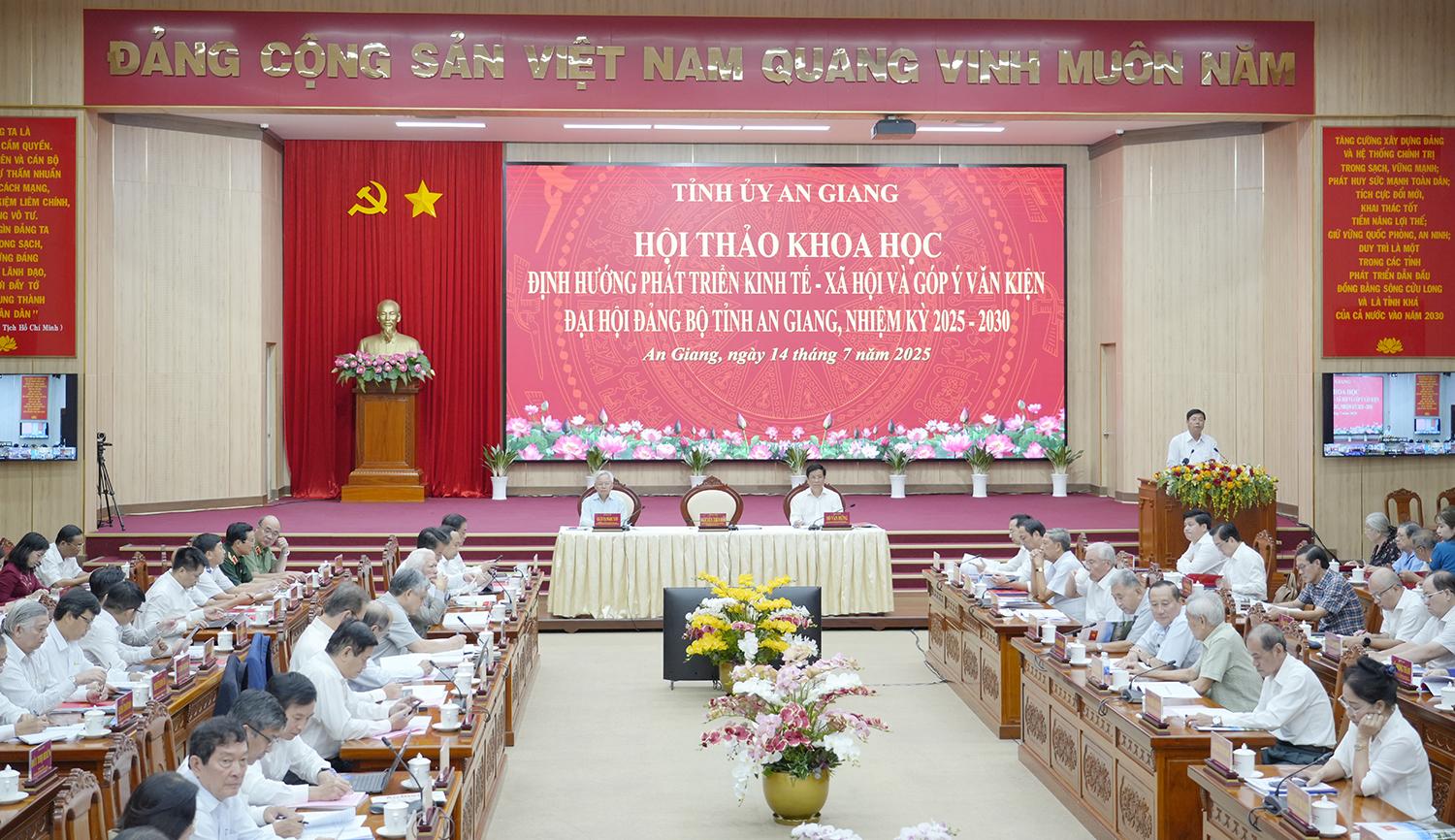 Thảo luận 10 nhóm vấn đề trọng tâm định hướng phát triển kinh tế - xã hội tỉnh An Giang 083116_LTH5461 copy