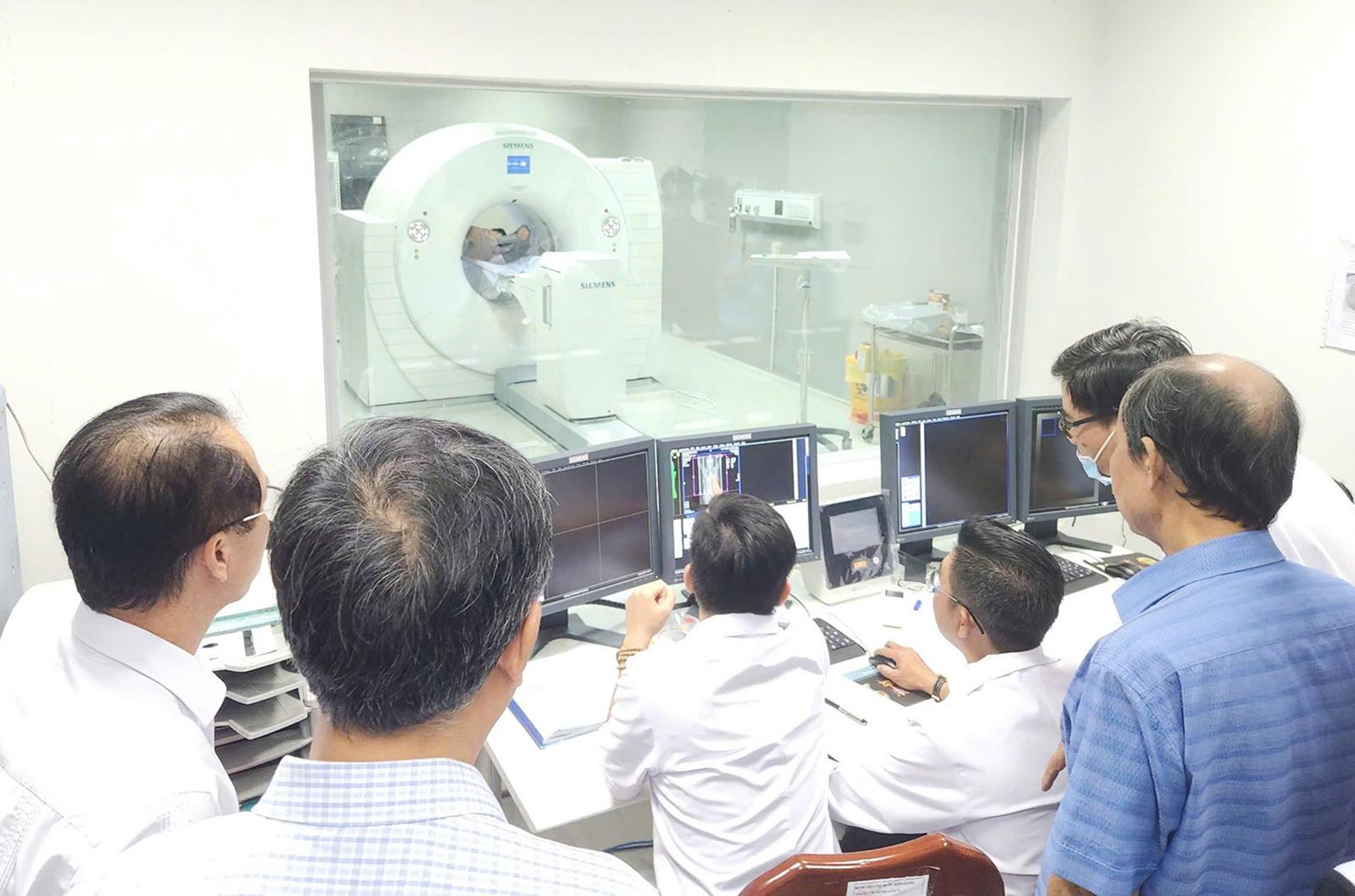 Đề nghị kiểm điểm có hình thức kỷ luật nguyên Giám đốc Sở Y tế tỉnh Kiên Giang giai đoạn 2008 - 2018