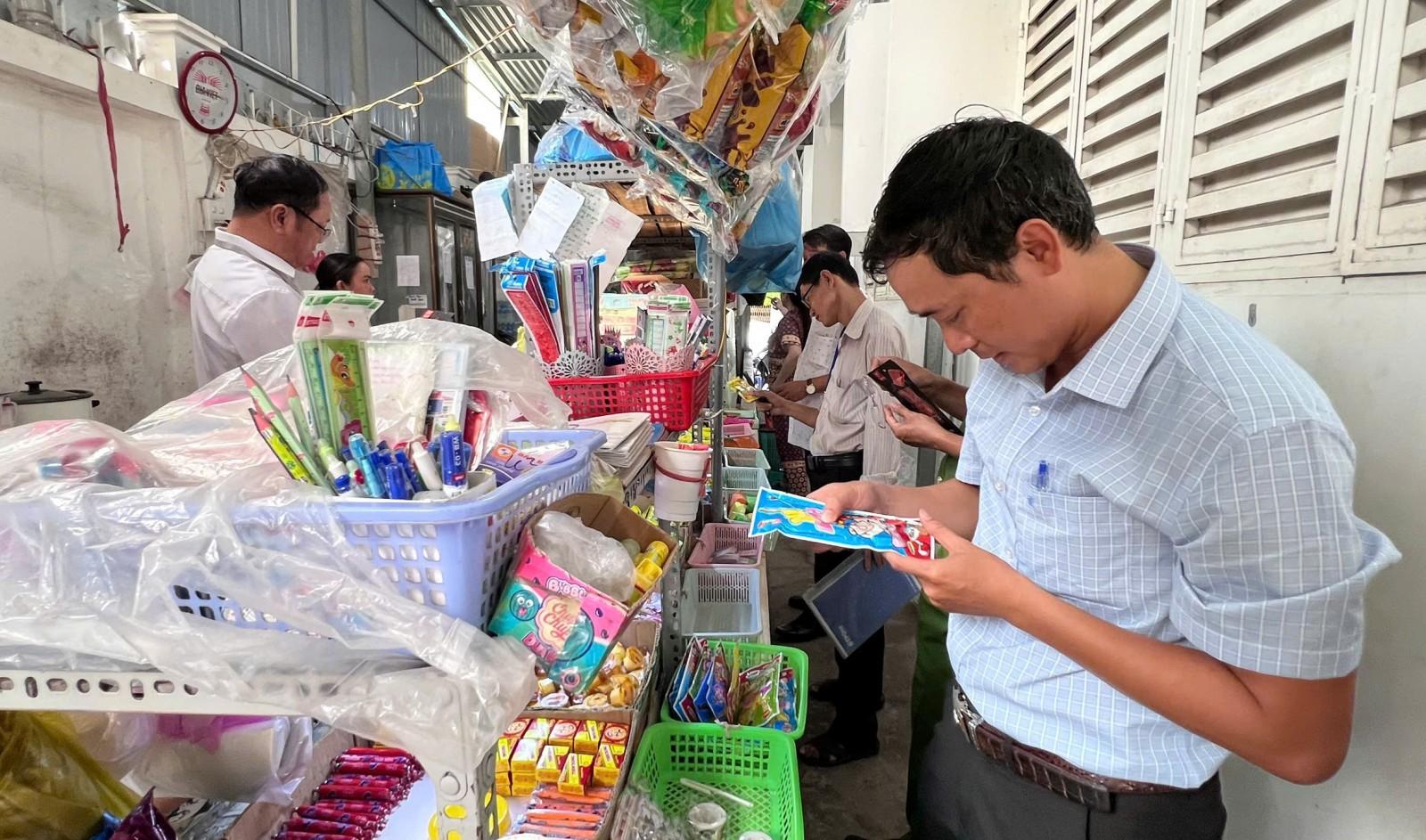 Phường Mỹ Thới kiểm tra an toàn thực phẩm tại các trường học Kiểm tra căn tin Trường Tiểu học Trần Quang Khải