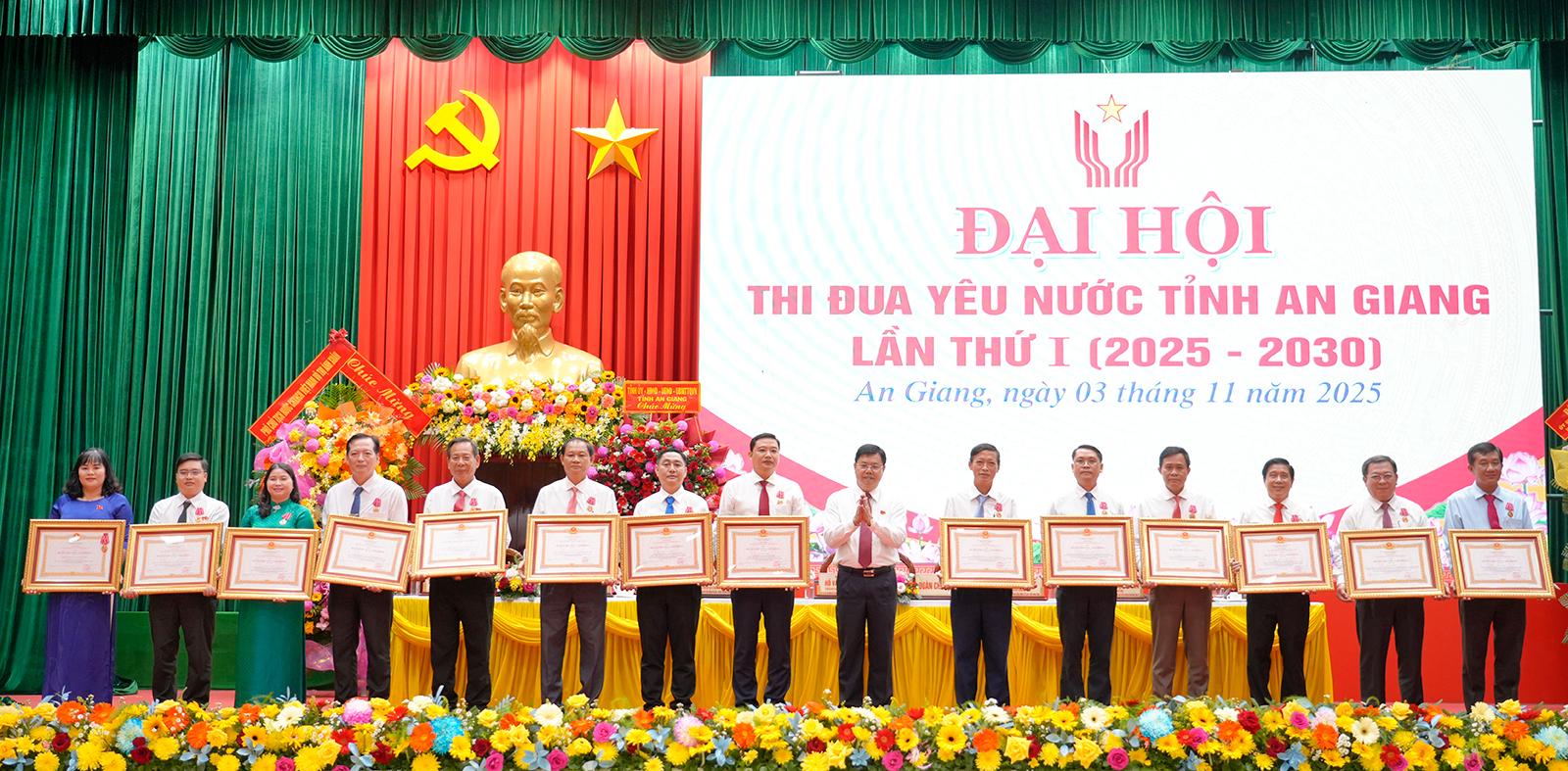 Tỉnh An Giang long trọng tổ chức Đại hội Thi đua yêu nước lần thứ I