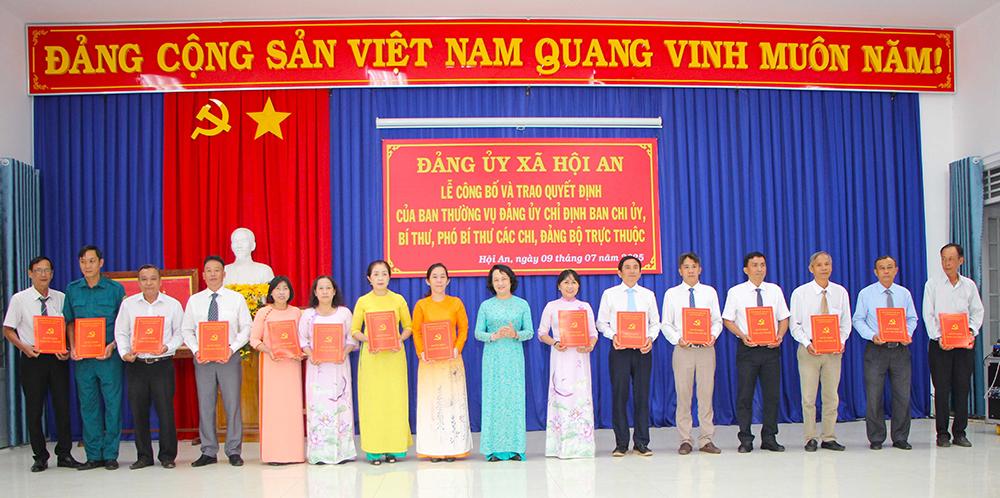 Đảng ủy xã Hội An công bố và trao quyết định thành lập 47 chi, đảng bộ trực thuộc