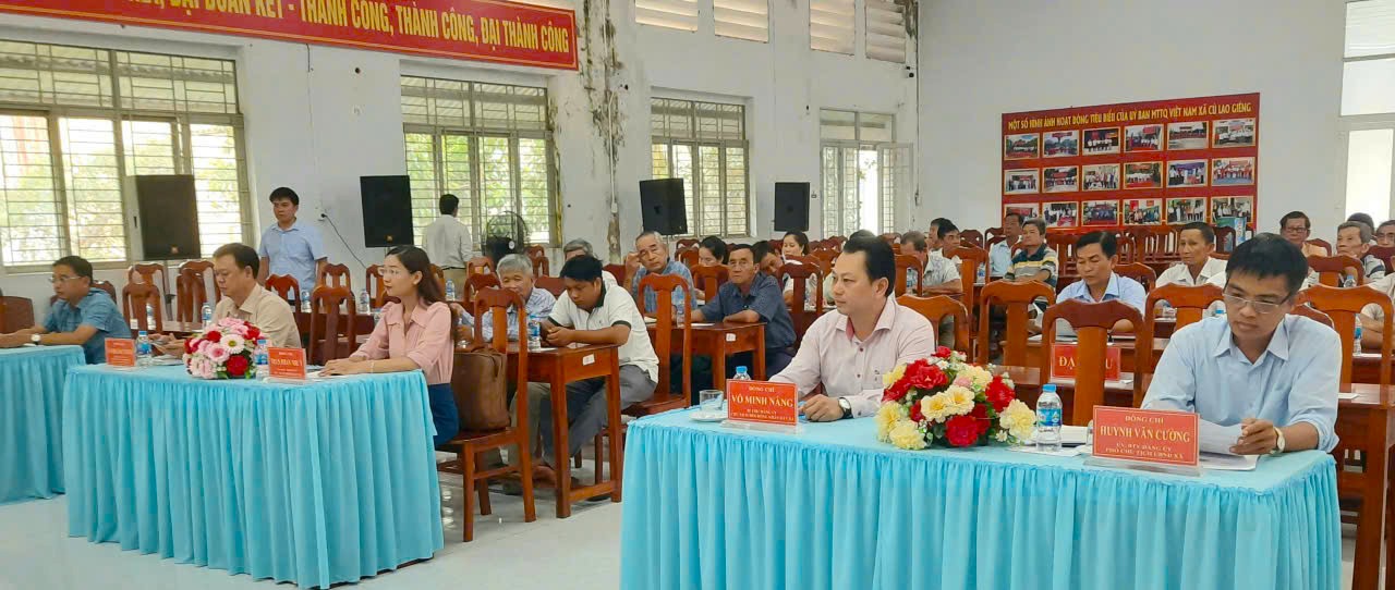 Đối thoại với cán bộ, hội viên nông dân xã Cù Lao Giêng