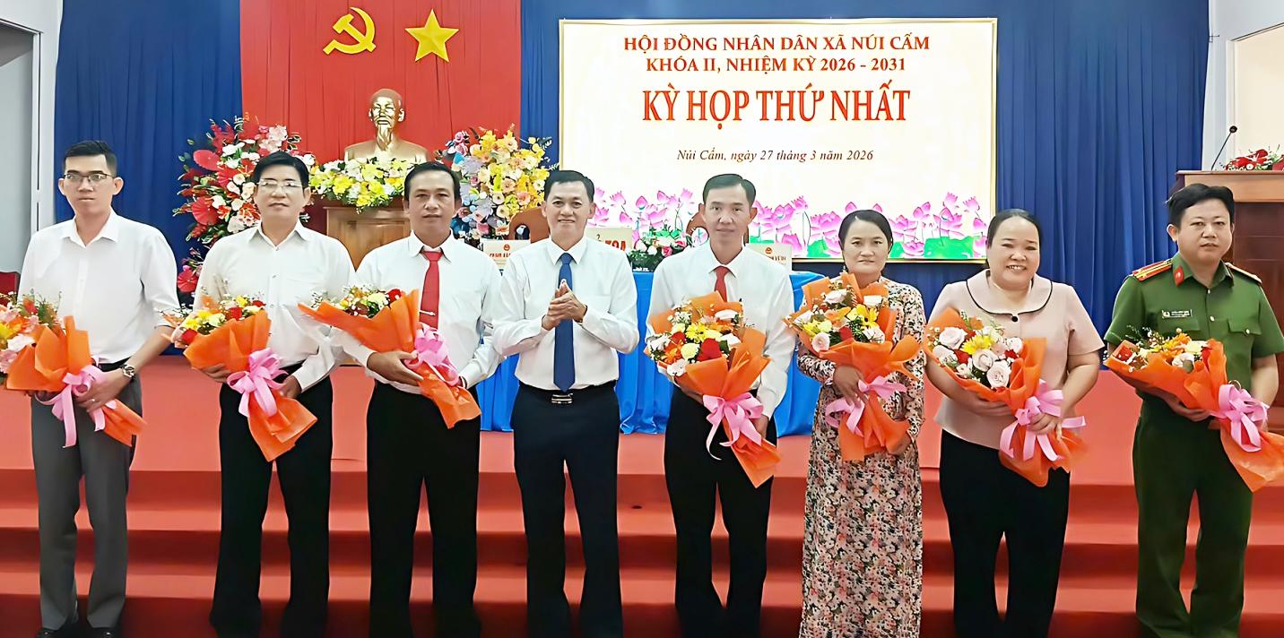 Ông Phạm Văn Phúc tái đắc cử chức Chủ tịch HĐND xã Núi Cấm