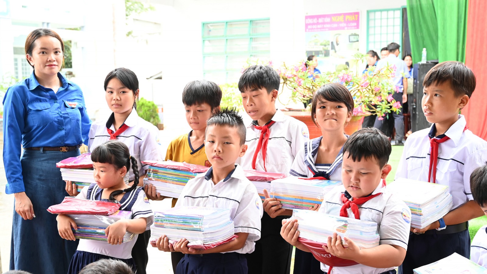 Hơn 100 đoàn viên, thanh niên tham gia Chiến dịch tình nguyện “Kỳ nghỉ hồng”