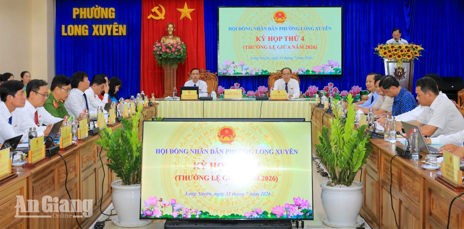 Quang cảnh kỳ họp